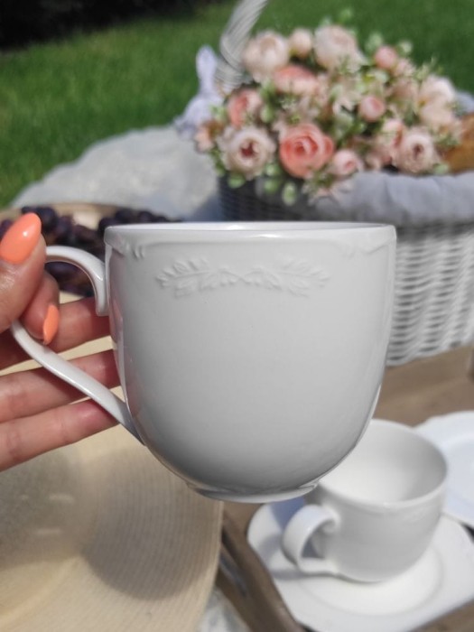 filizanka elegancka biała porcelana.jpg