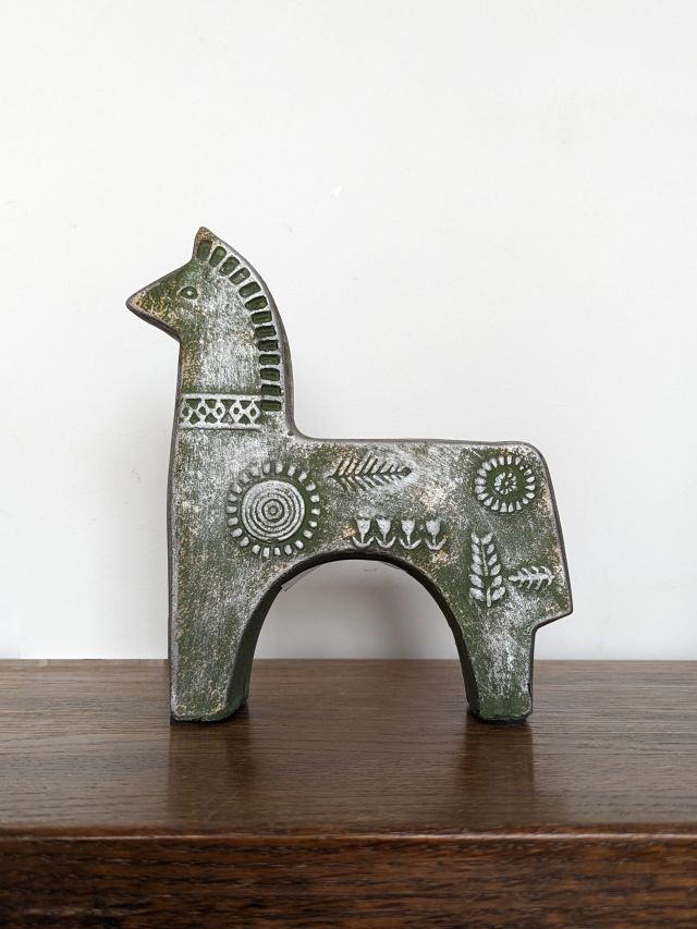 CEMENTOWA FIGURKA KONIKA