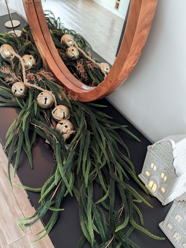 DZWONECZKI ZŁOTE NA SZNURZE