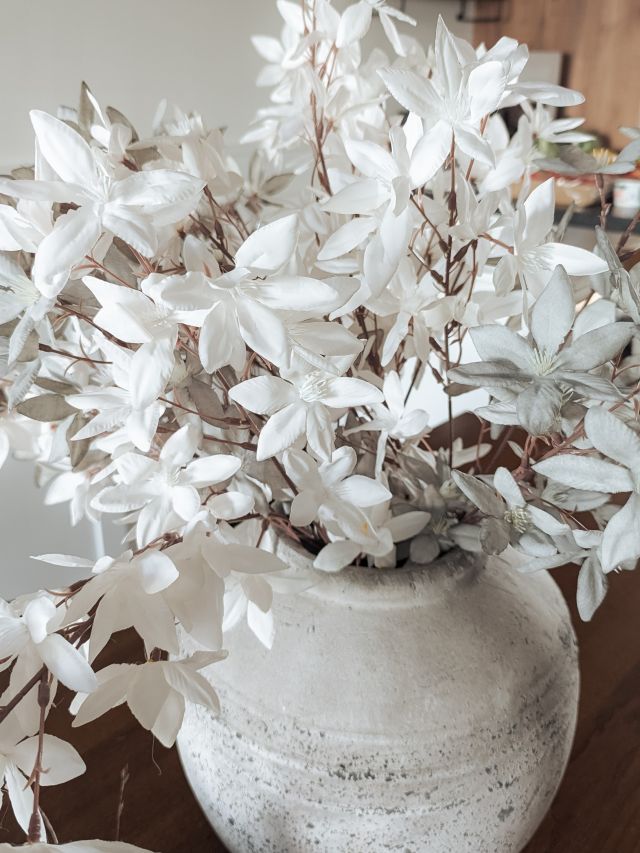 GAŁĄZKA SZTUCZNA DZWONEK BIAŁY