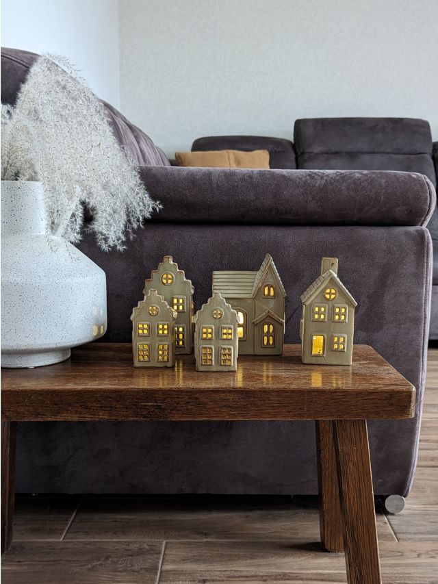 MAŁY DOMEK CERAMICZNY LED BRĄZOWA KAMIENICZKA