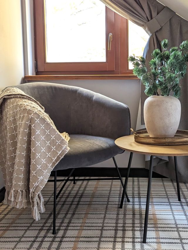 PLED BEŻOWY W BIAŁE KRZYŻYKI