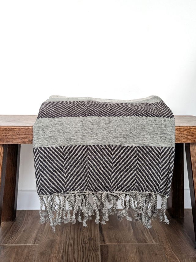 PLED SZARY Z FRĘDZLAMI