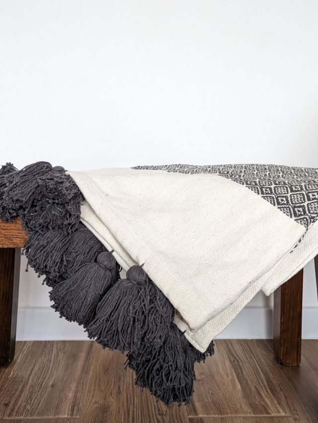 PLED ETNO Z CZARNYMI FRĘDZLAMI