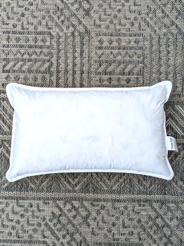 PODUSZKA 30X50 WYPEŁNIENIE Z PIERZA