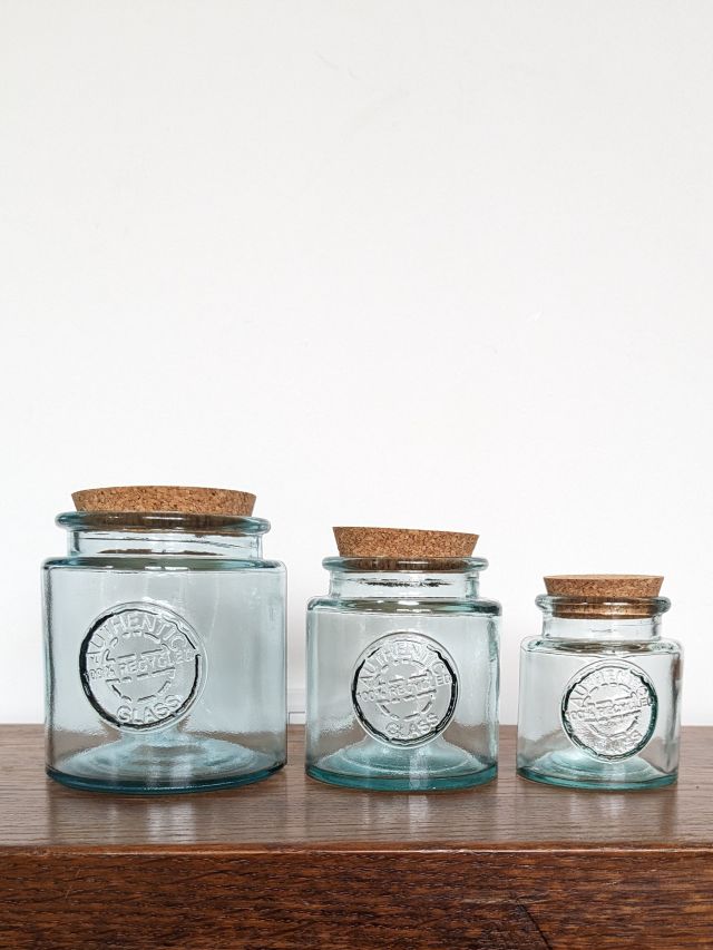 MAŁY POJEMNIK SZKLANY Z KORKIEM