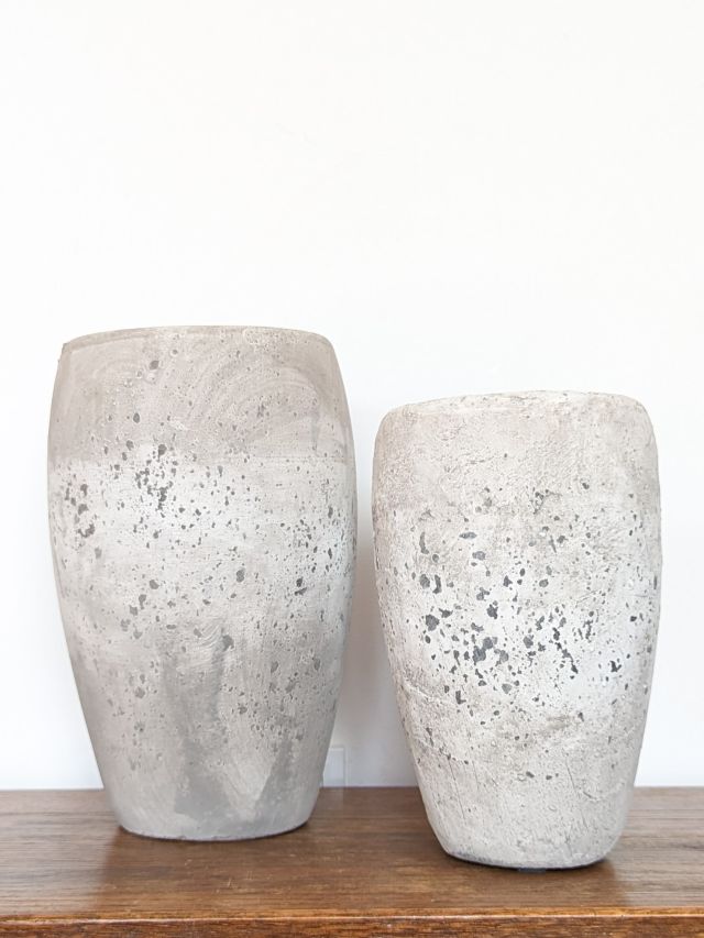 MAŁY WAZON SZARY CEMENTOWY