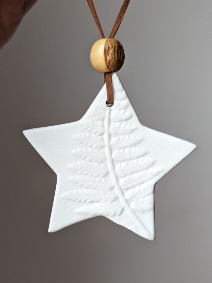 ZAWIESZKA NA CHOINKĘ GIPSOWA LIŚĆ PAPROCI