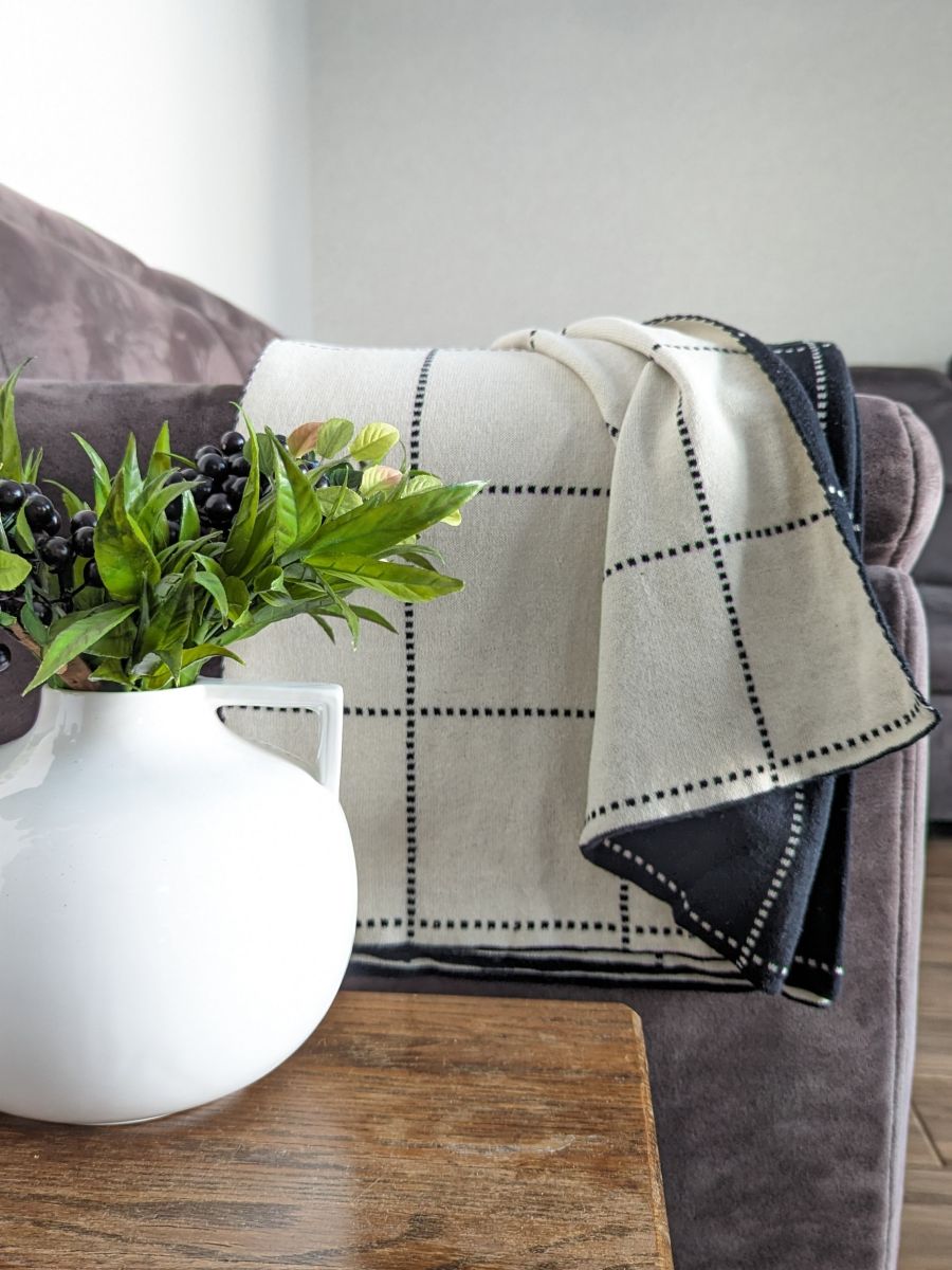 PLED BIAŁO-CZARNY W KRATĘ