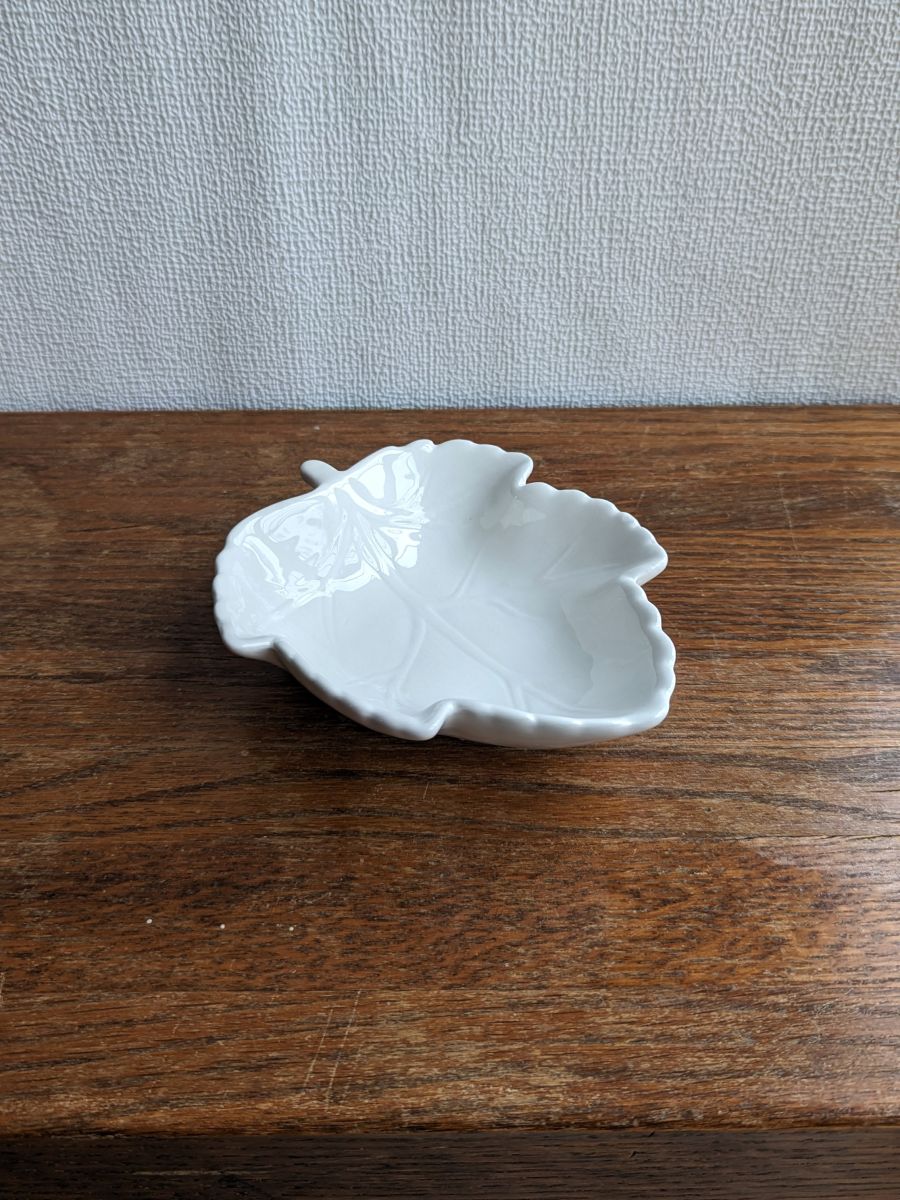 TACA DEKORACYJNA LISTEK BIAŁY