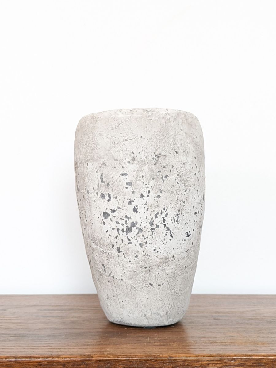 MAŁY WAZON SZARY CEMENTOWY